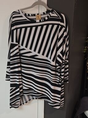 Kasper Black & White Geometric Stripe Long Sleeve Top